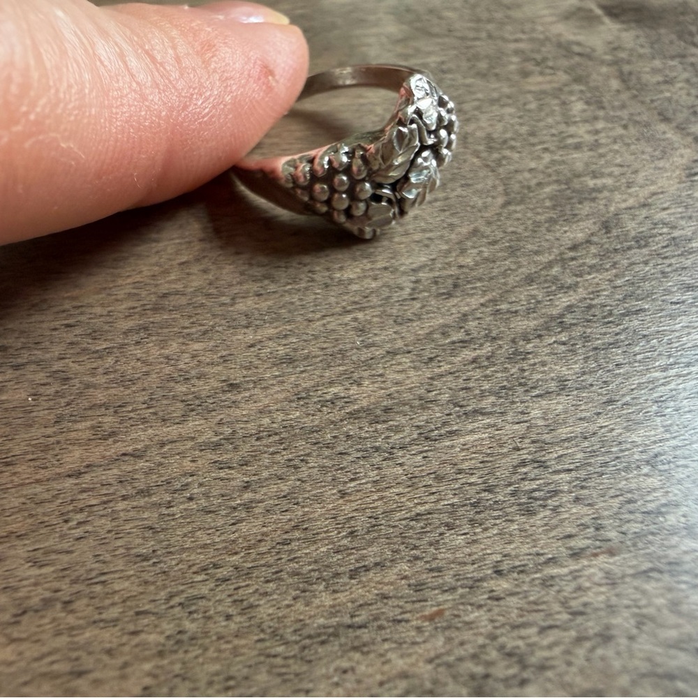 Sterling Silver Floral Grape Cluster Ring - size 4.5 - Picture 2 of 6